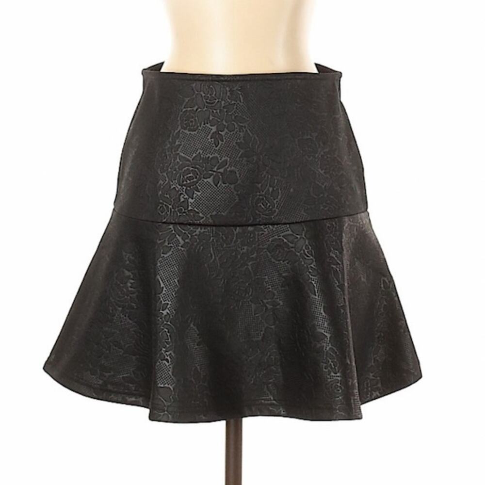 Frenchi black fit and flare jacquard textured mini skirt, size 6